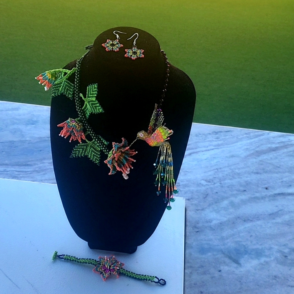 Hummingbird floral necklace set - Picture 13 of 16